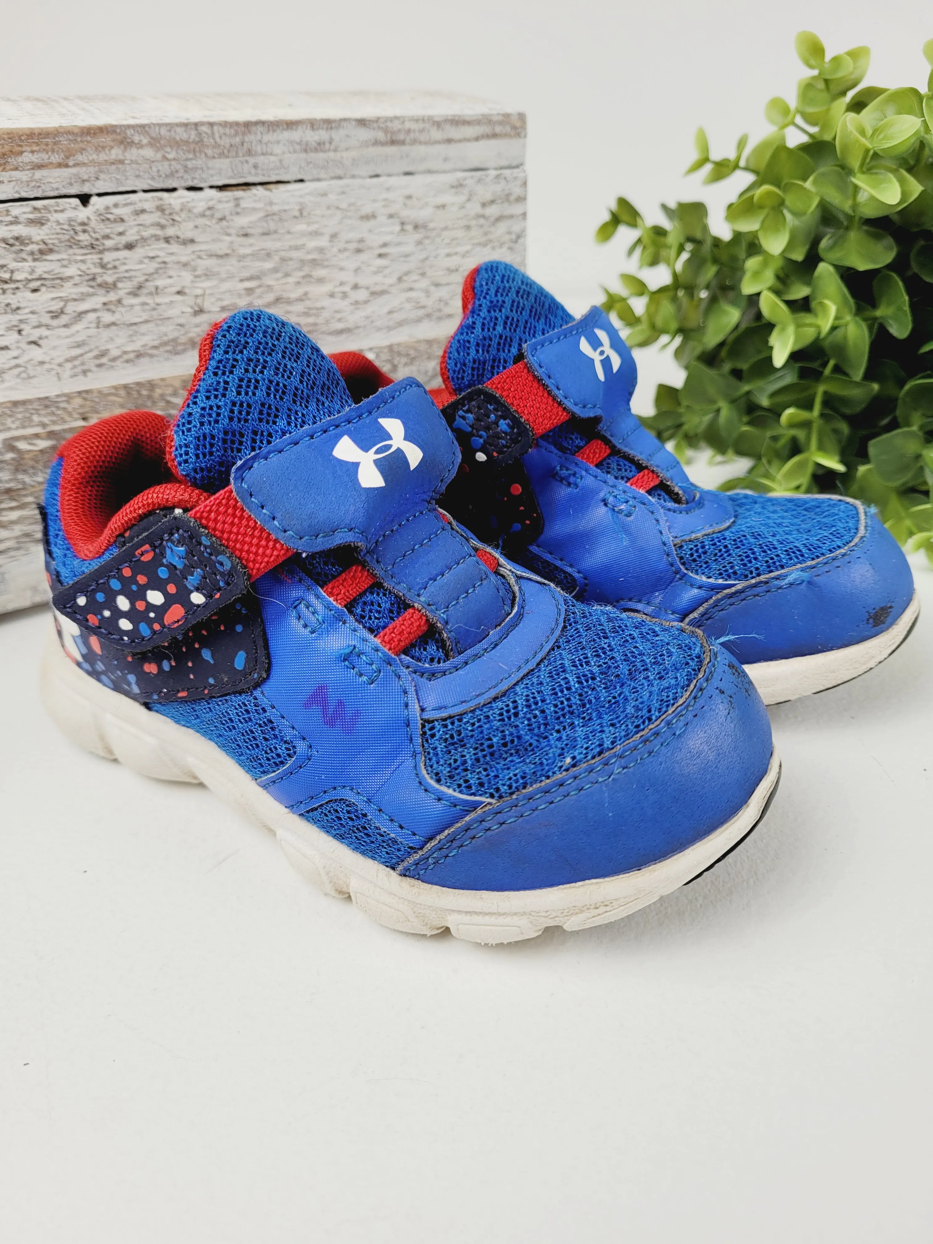 UNDER ARMOUR BLUE RUNNING SHOES SIZE 7C PRE-LOVED (Play Cond.)