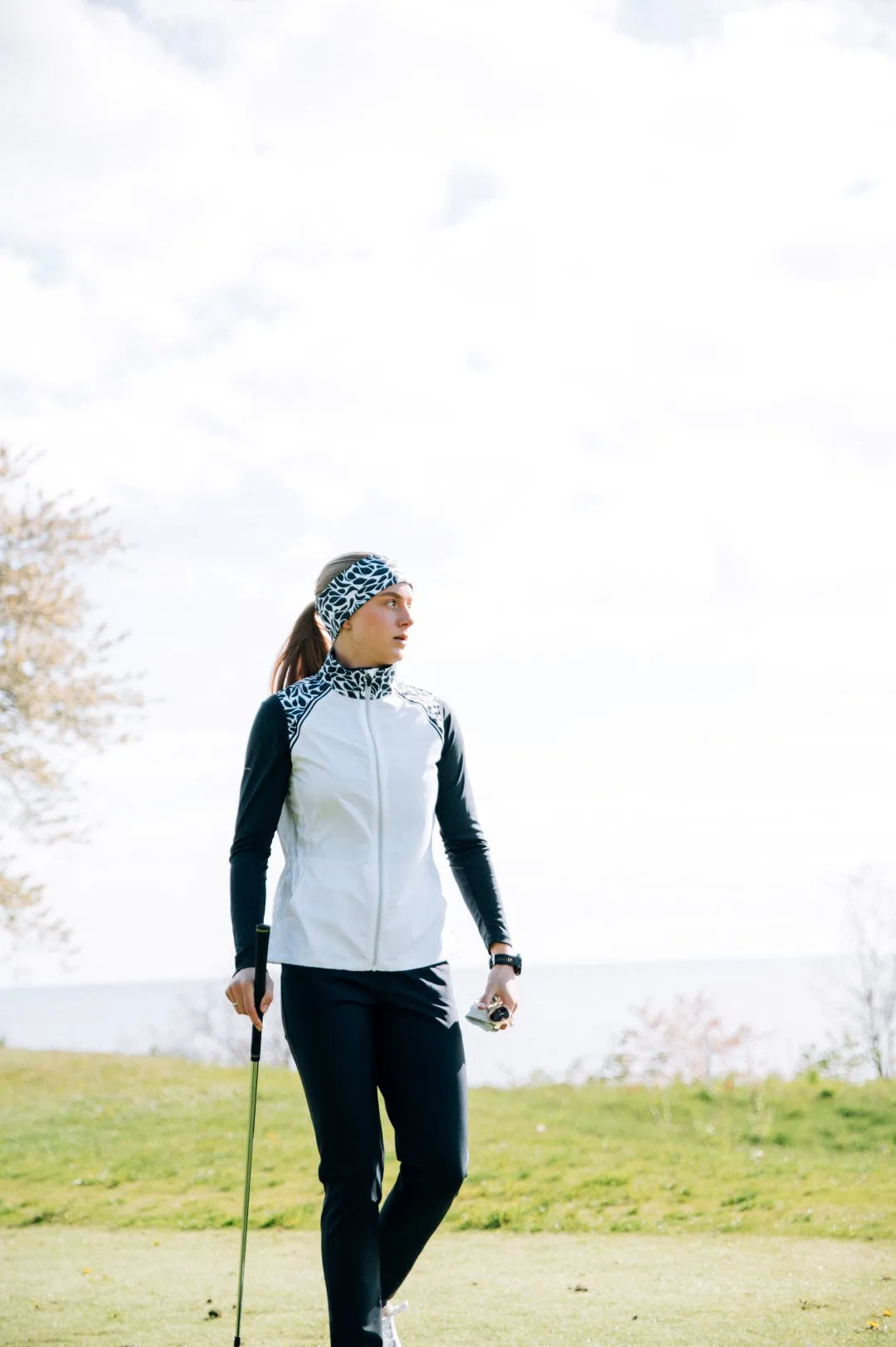 Women hills stretch wind vest