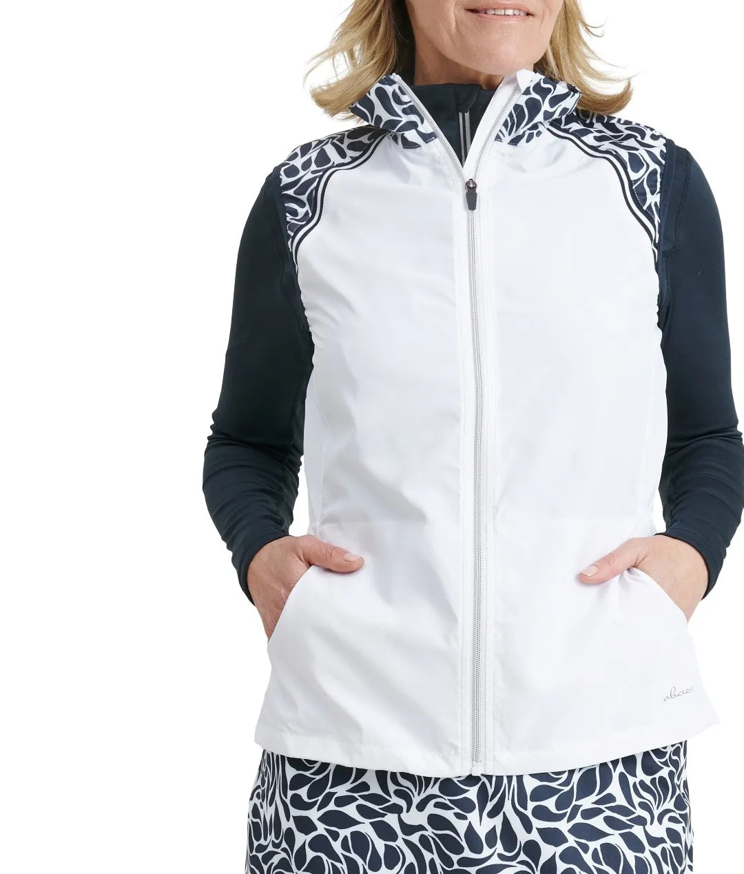 Women hills stretch wind vest