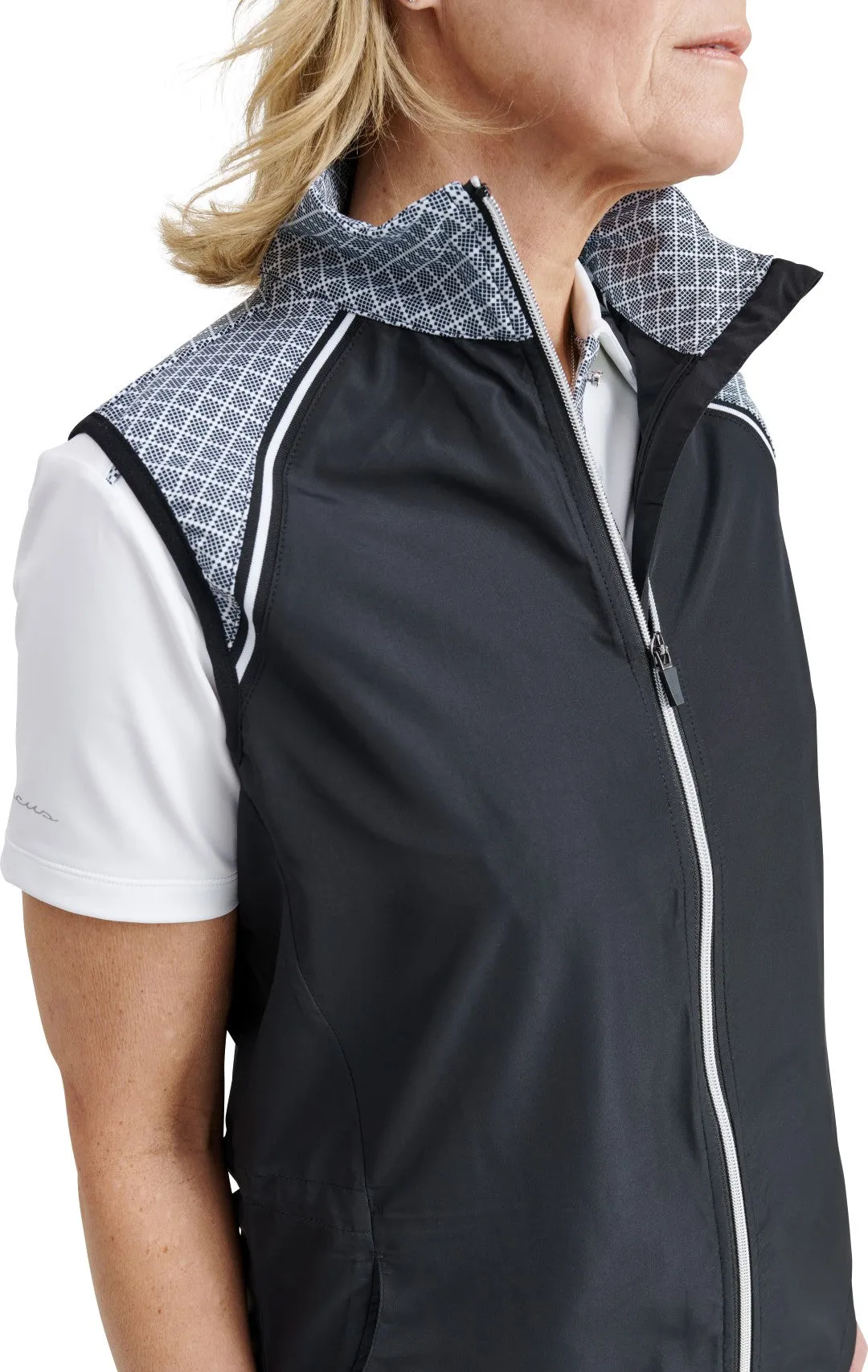 Women hills stretch wind vest