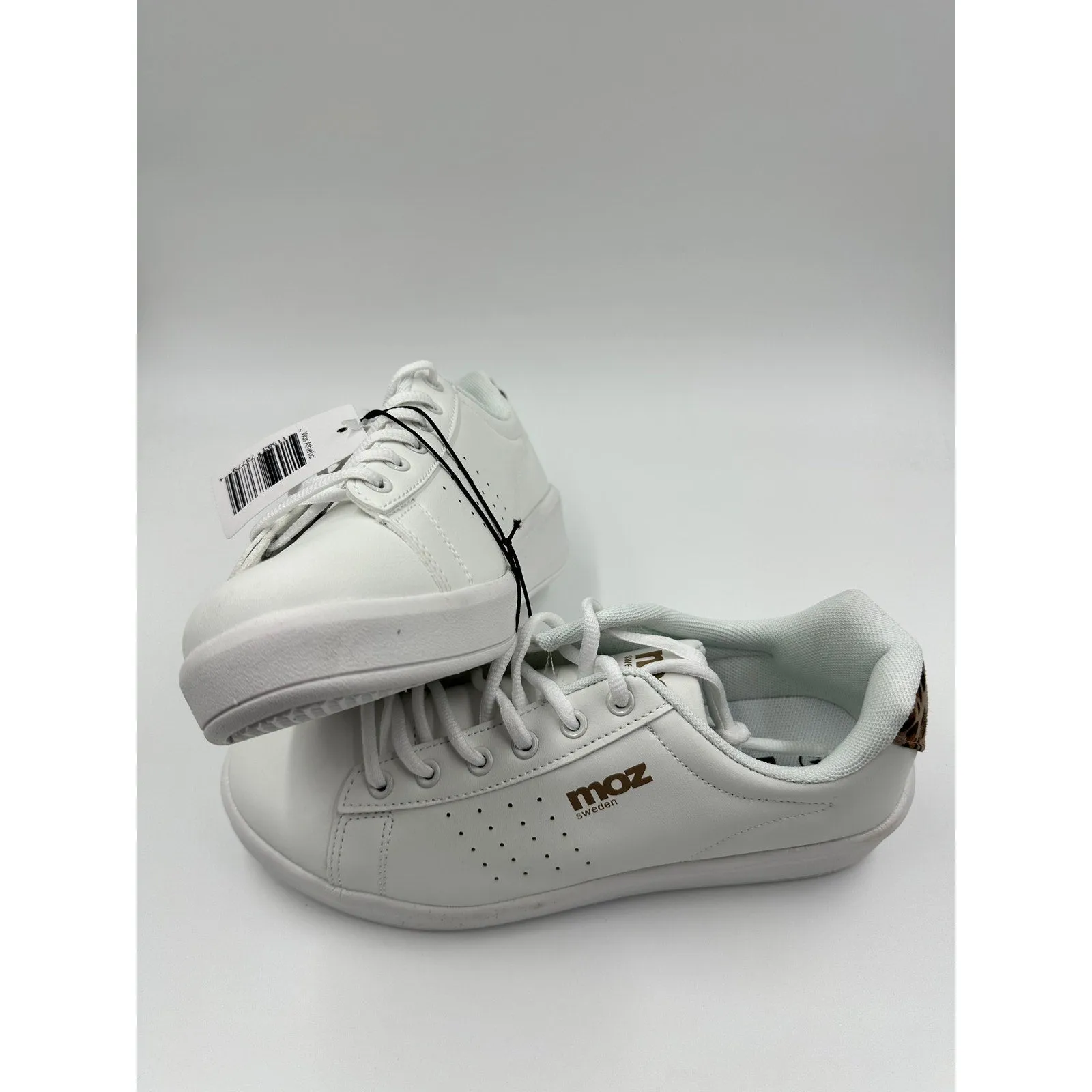 Women's Size 9, All White Low Top MOZ Fashion Sneakers